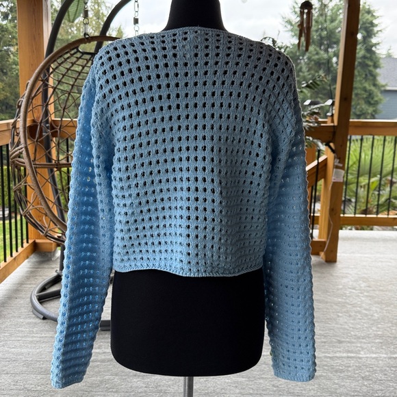 Dreamers by Debut | Knit - 3D Floral Crop Sweater - Picture 4 of 8